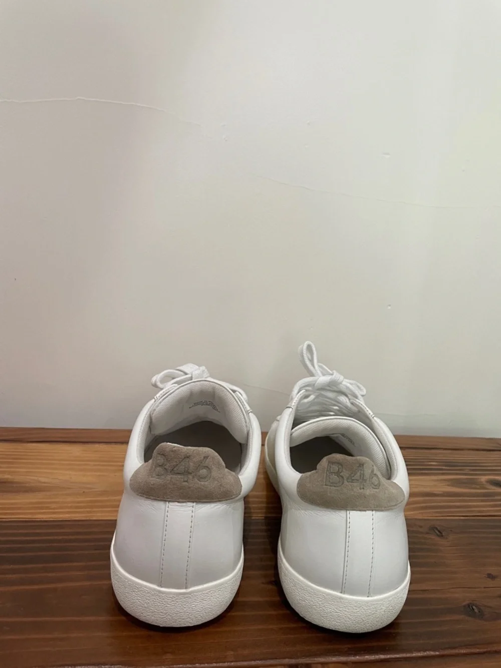 Bernardo Tatum Leather Logo Sneakers Low-Top Sneakers B46 Size 9.5